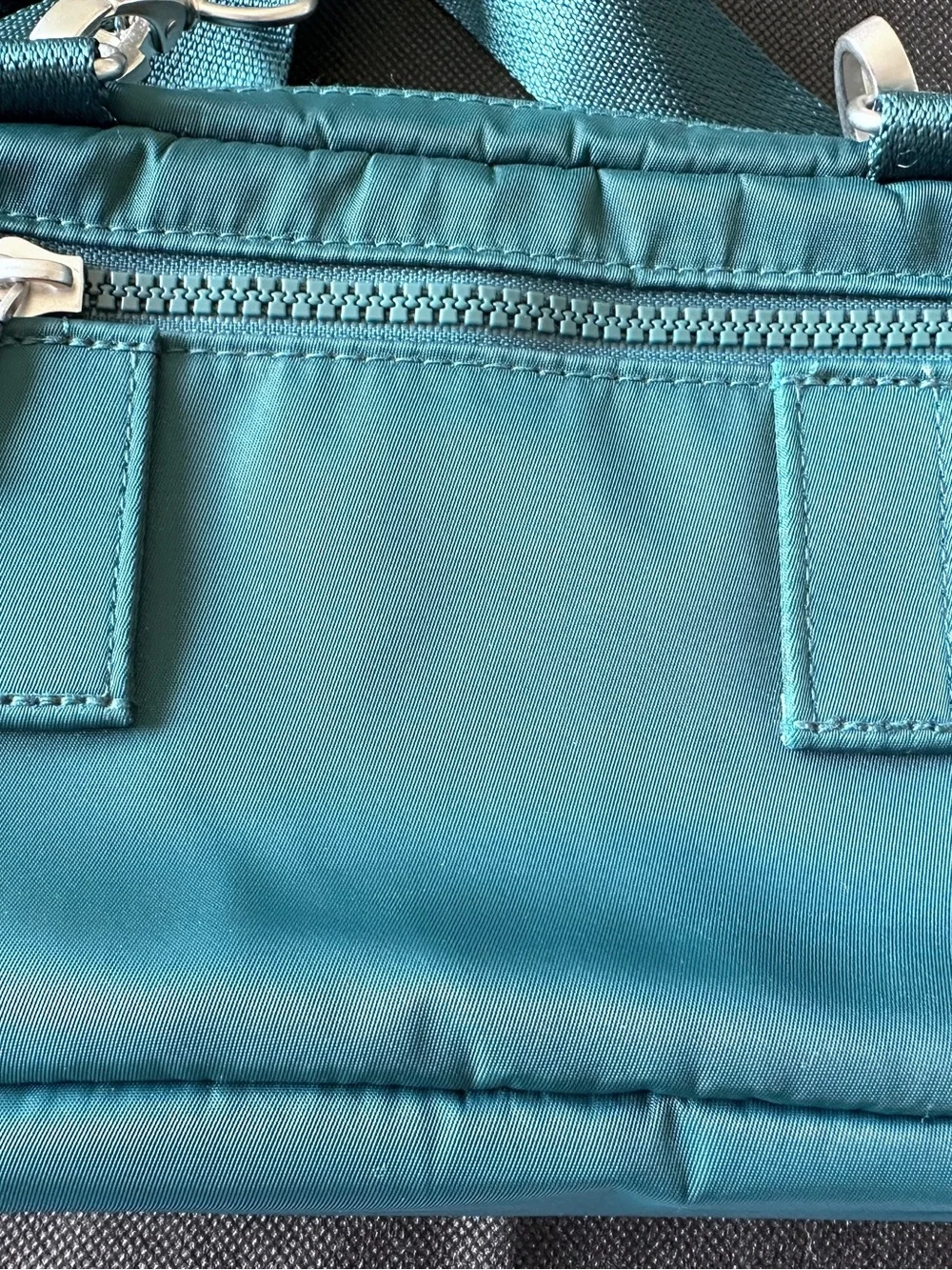 Baggallini Green Nylon Crossbody Travel Bag RFID Organizer Lightweight Purse